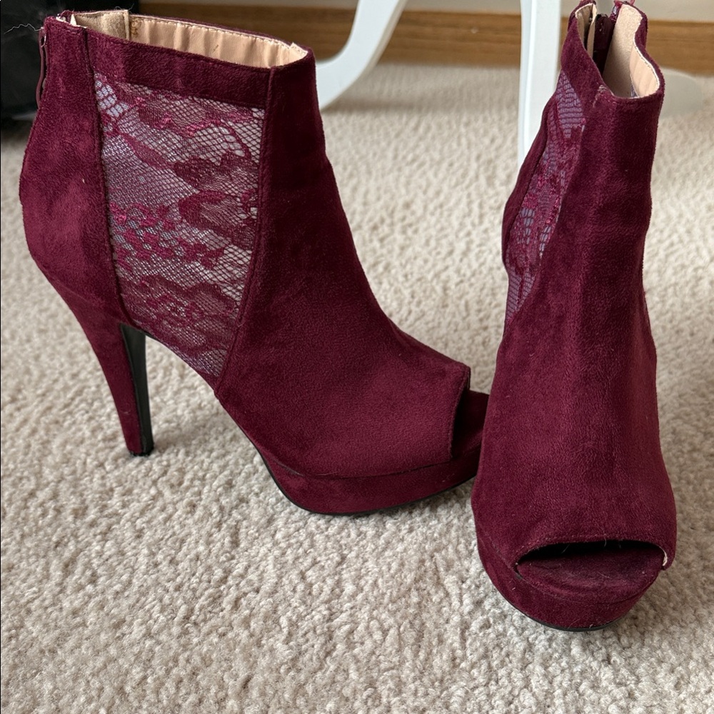 Chic Burgundy Lace Peep-Toe Heeled Boots